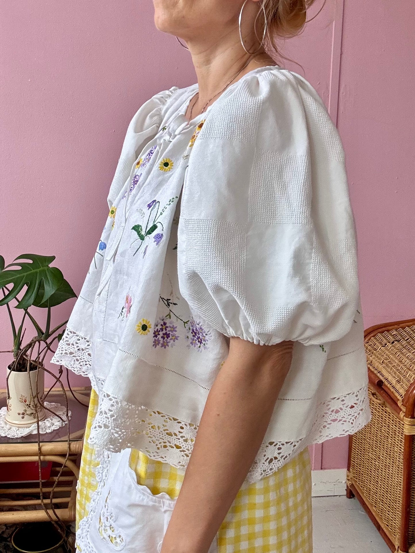 Floral embroidery blouse with lace hemline trim