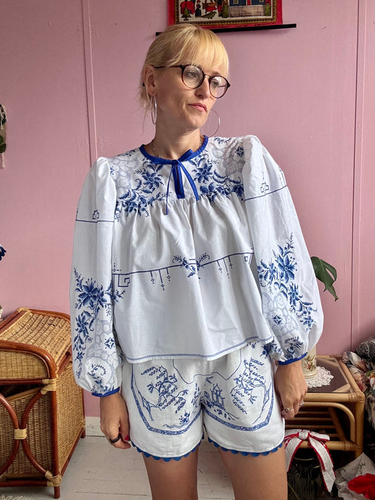 Blue embroidery blouse with long sleeves