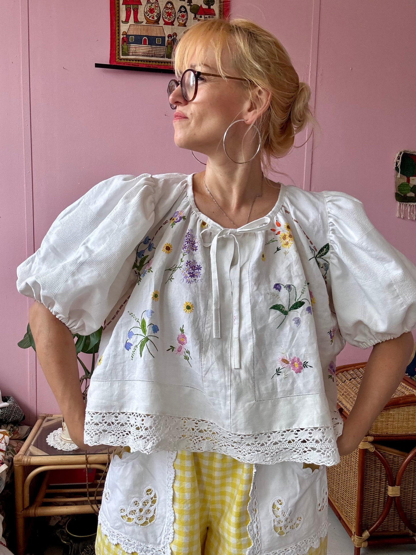 Floral embroidery blouse with lace hemline trim