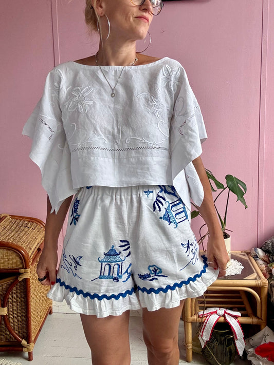 White shorts with frill