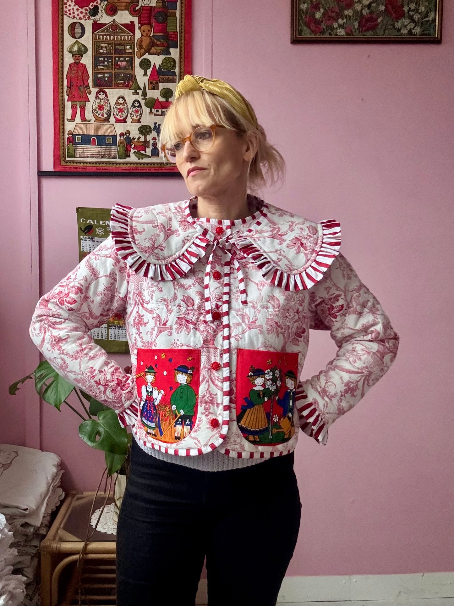Blanket jacket with detachable collar