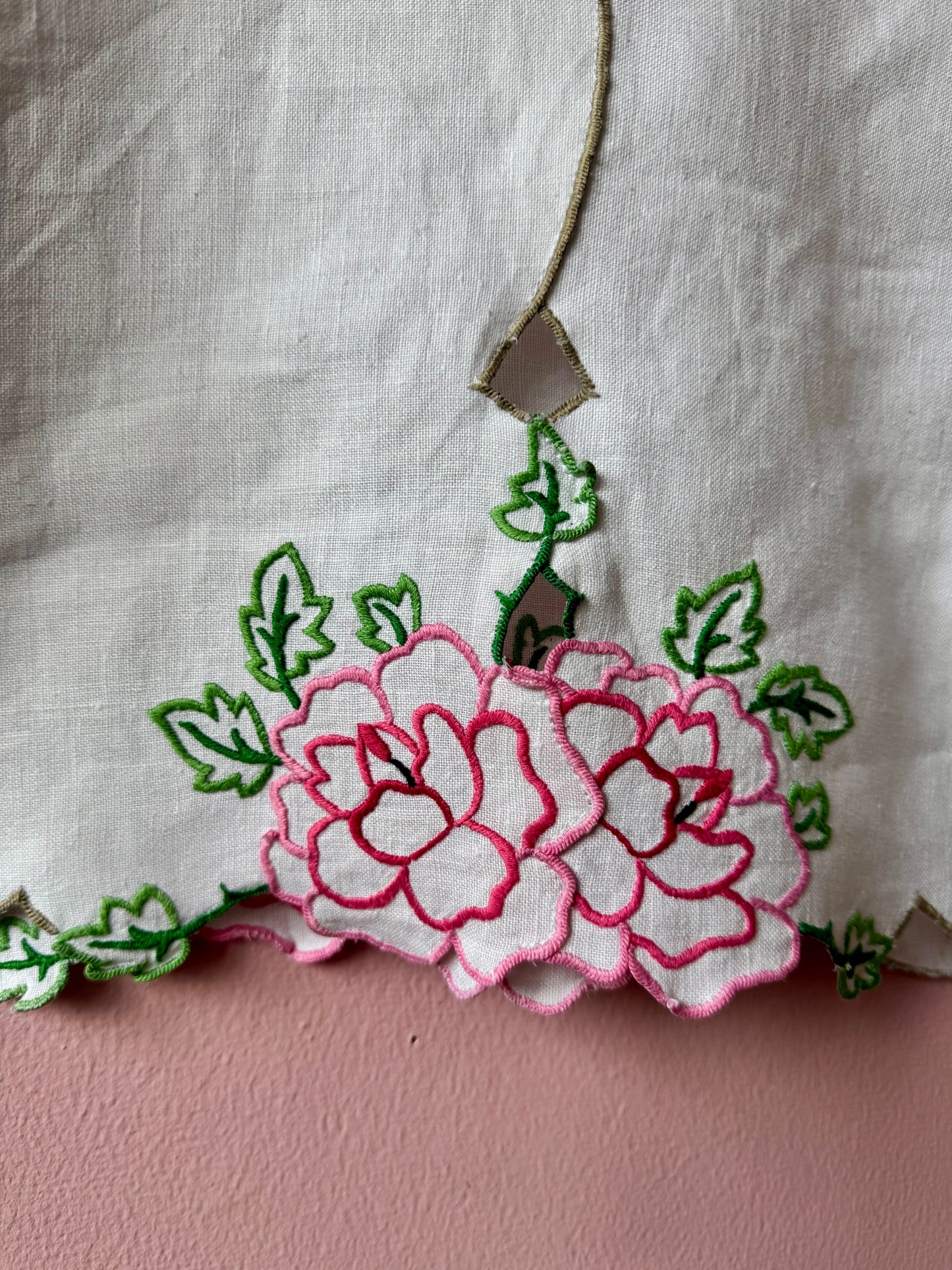 Linen blouse with roses embroidery