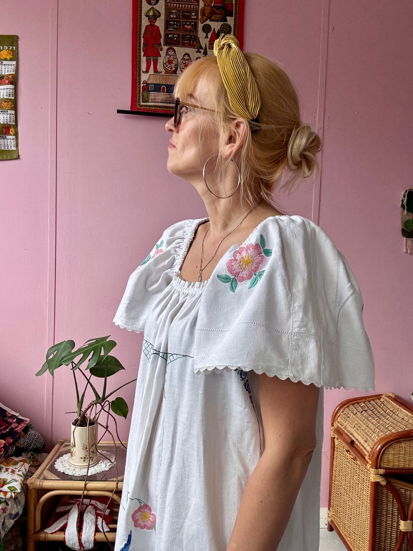 White long dress with bird and flowers embroidery
