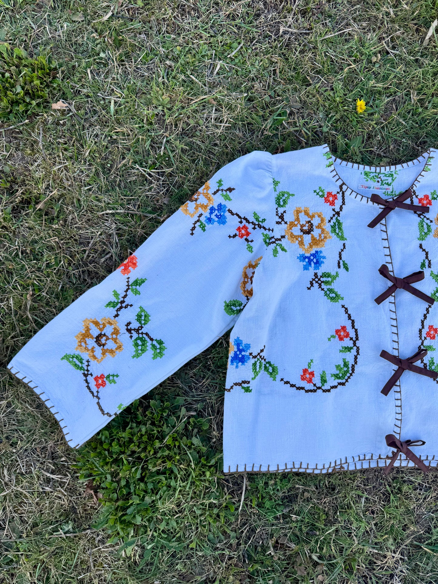 Embroidery set with brown bows