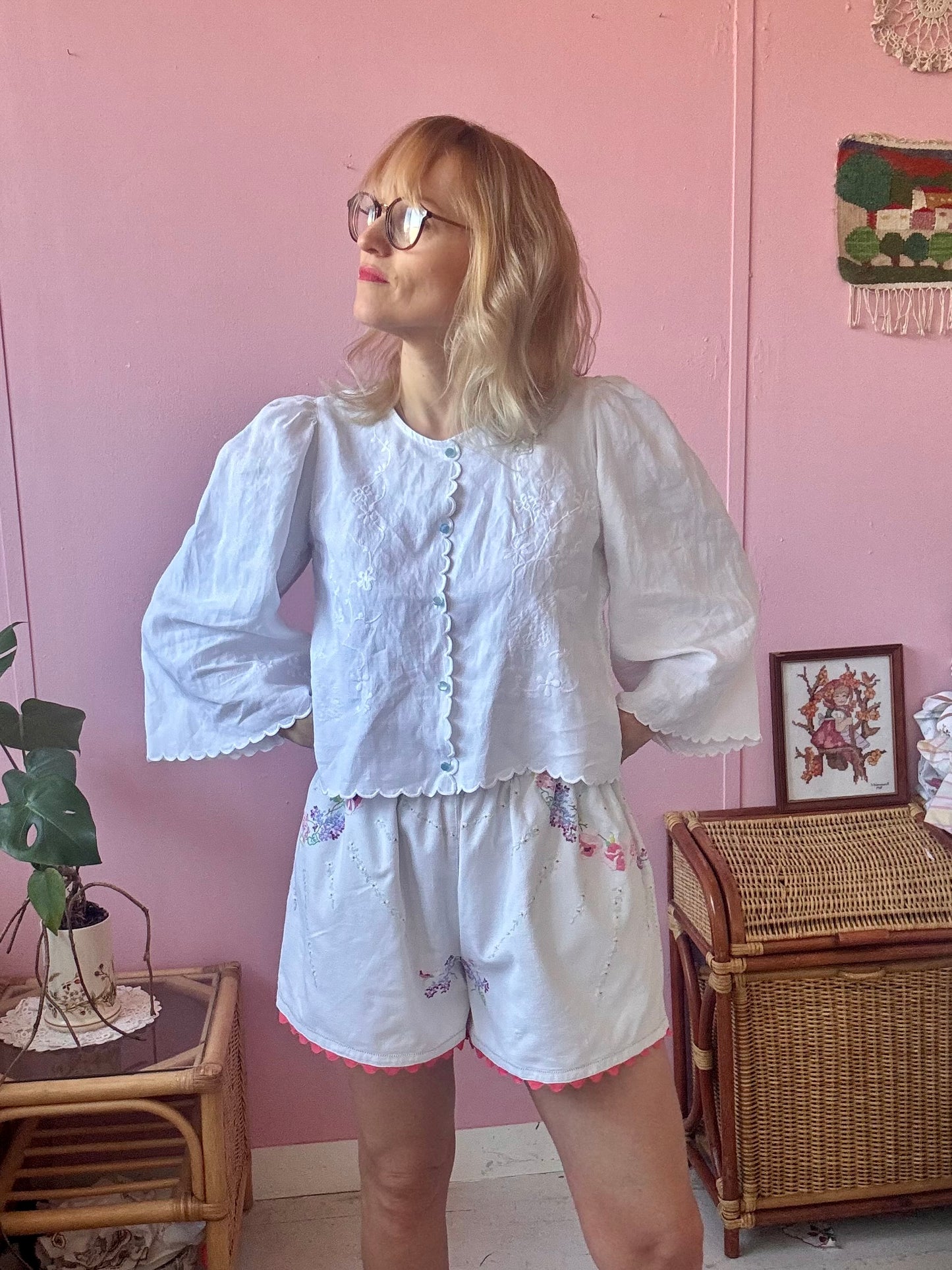 Cotton shorts with floral embroidery and ric rac