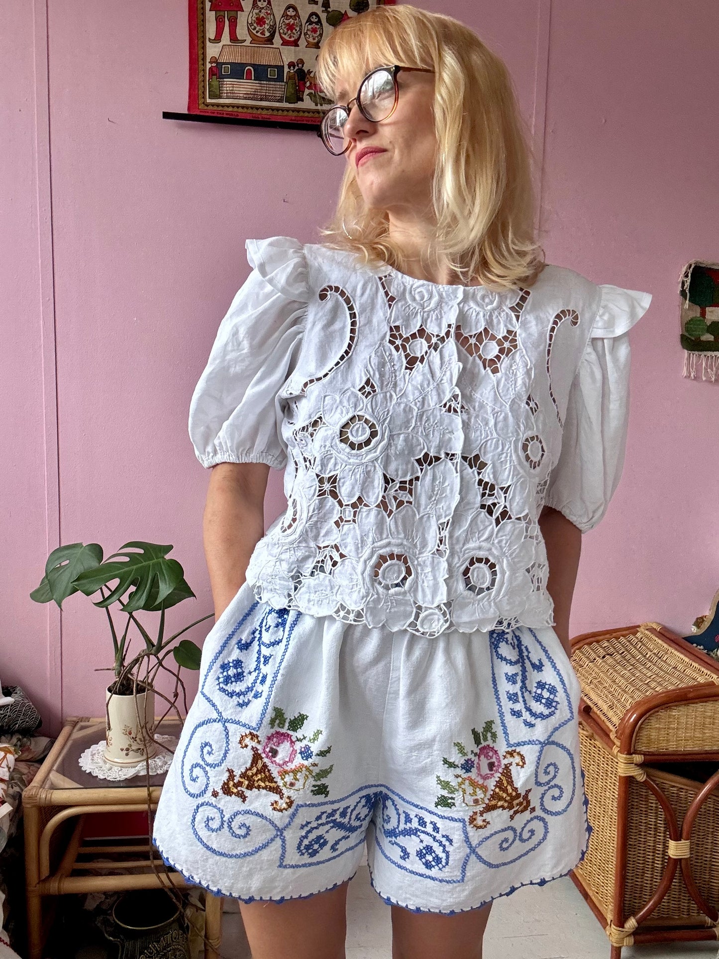 Blue embroidery shorts