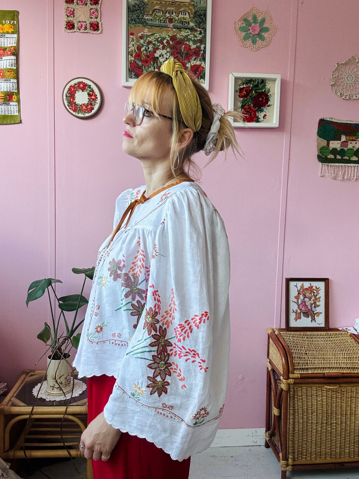 Linen blouse with floral embroidery and wide sleeves