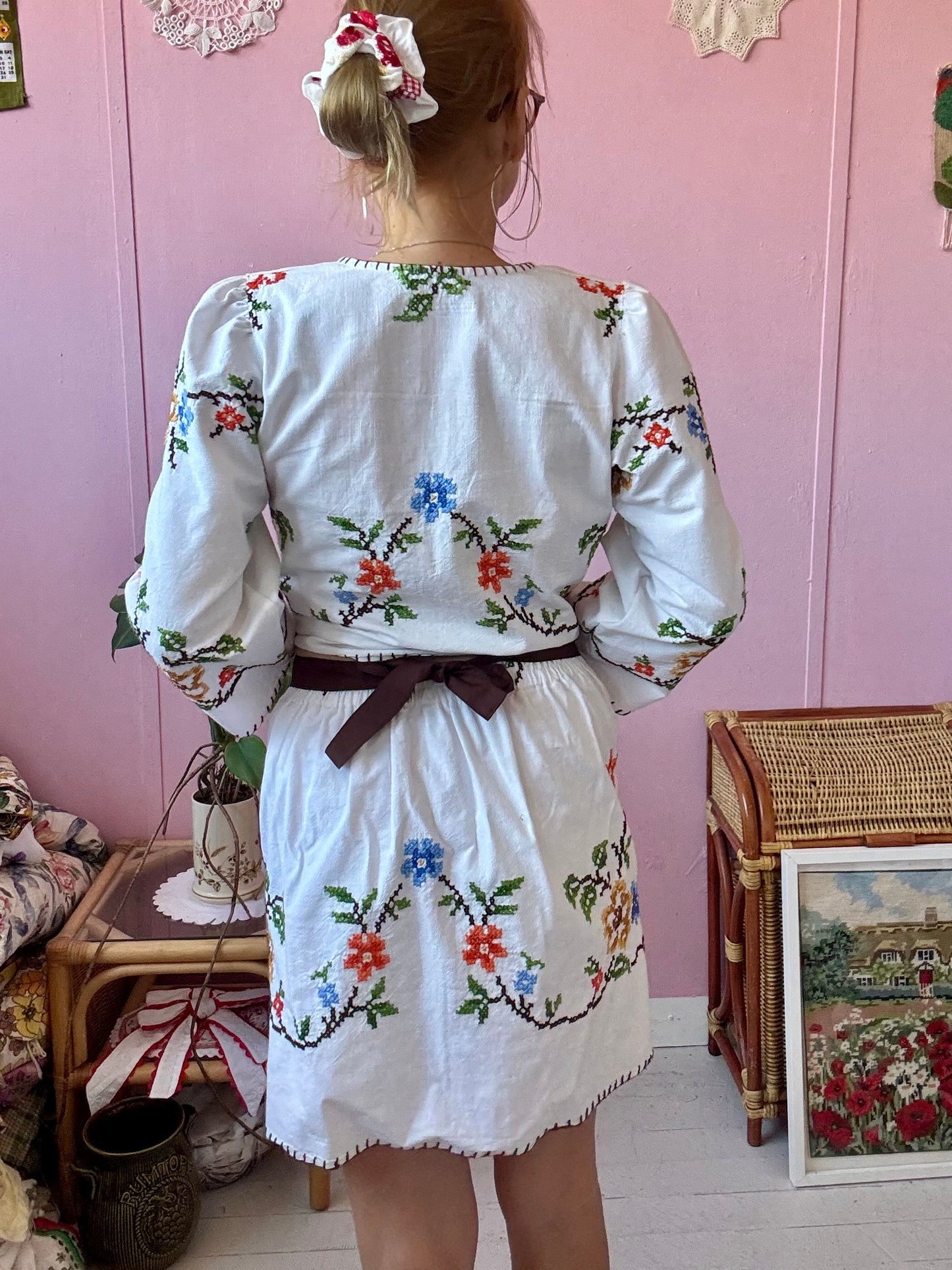 Embroidery set with brown bows