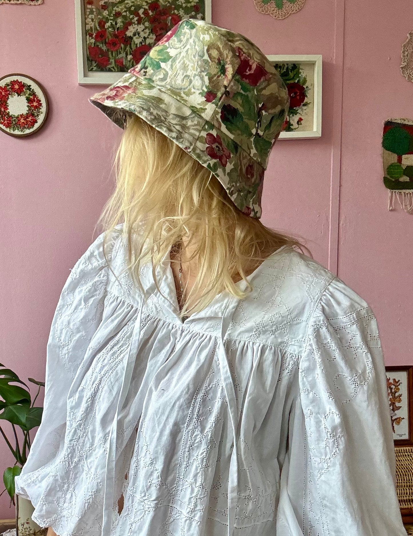 Reversible bucket hat