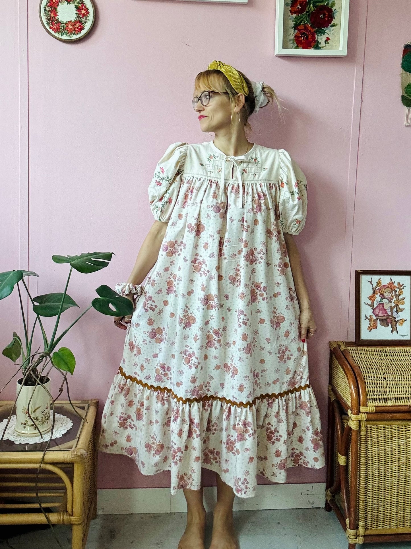 Floral and embroidery midi dres