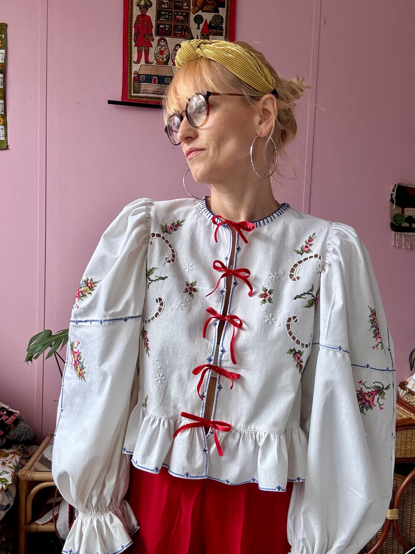Long sleeves blouse with embroidery