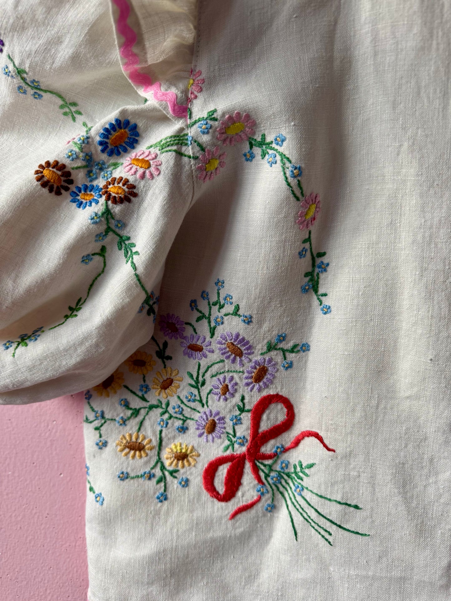 Linen blouse with pink ric rac