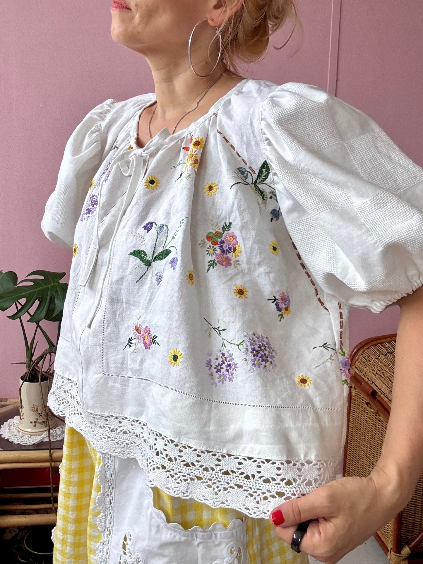 Floral embroidery blouse with lace hemline trim