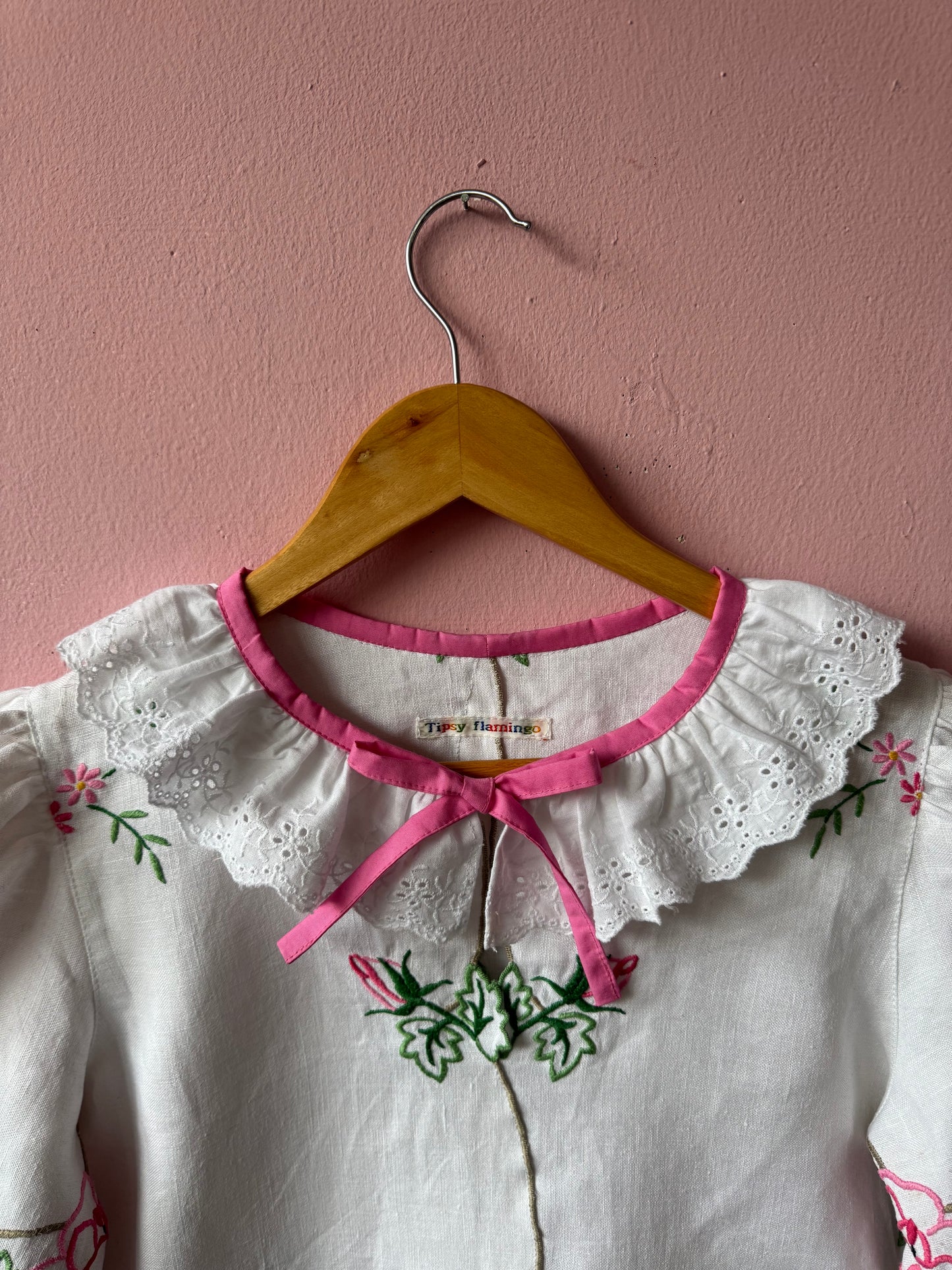 Linen blouse with roses embroidery