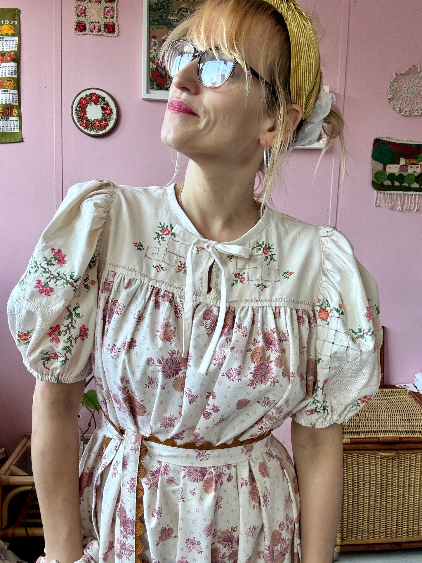Floral and embroidery midi dres