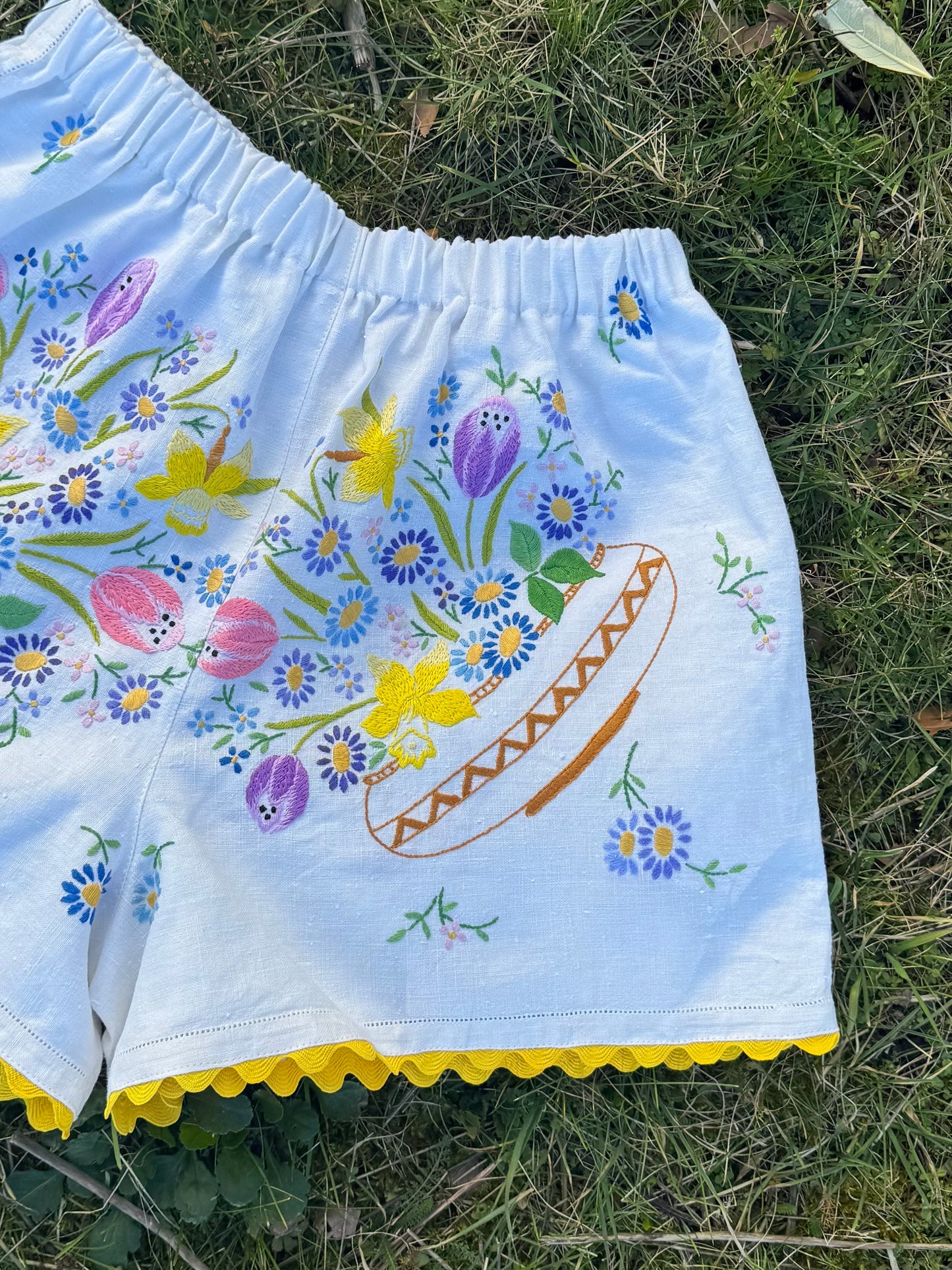 Shorts with floral embroidery and yellow ric rac