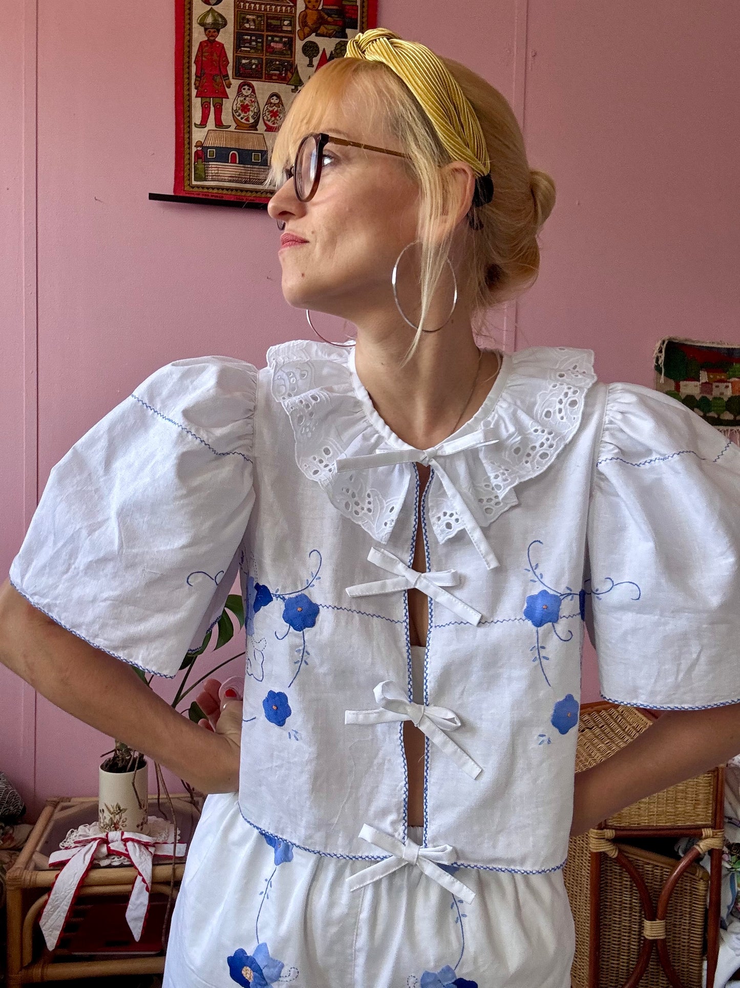 Blue floral appliqués trousers set