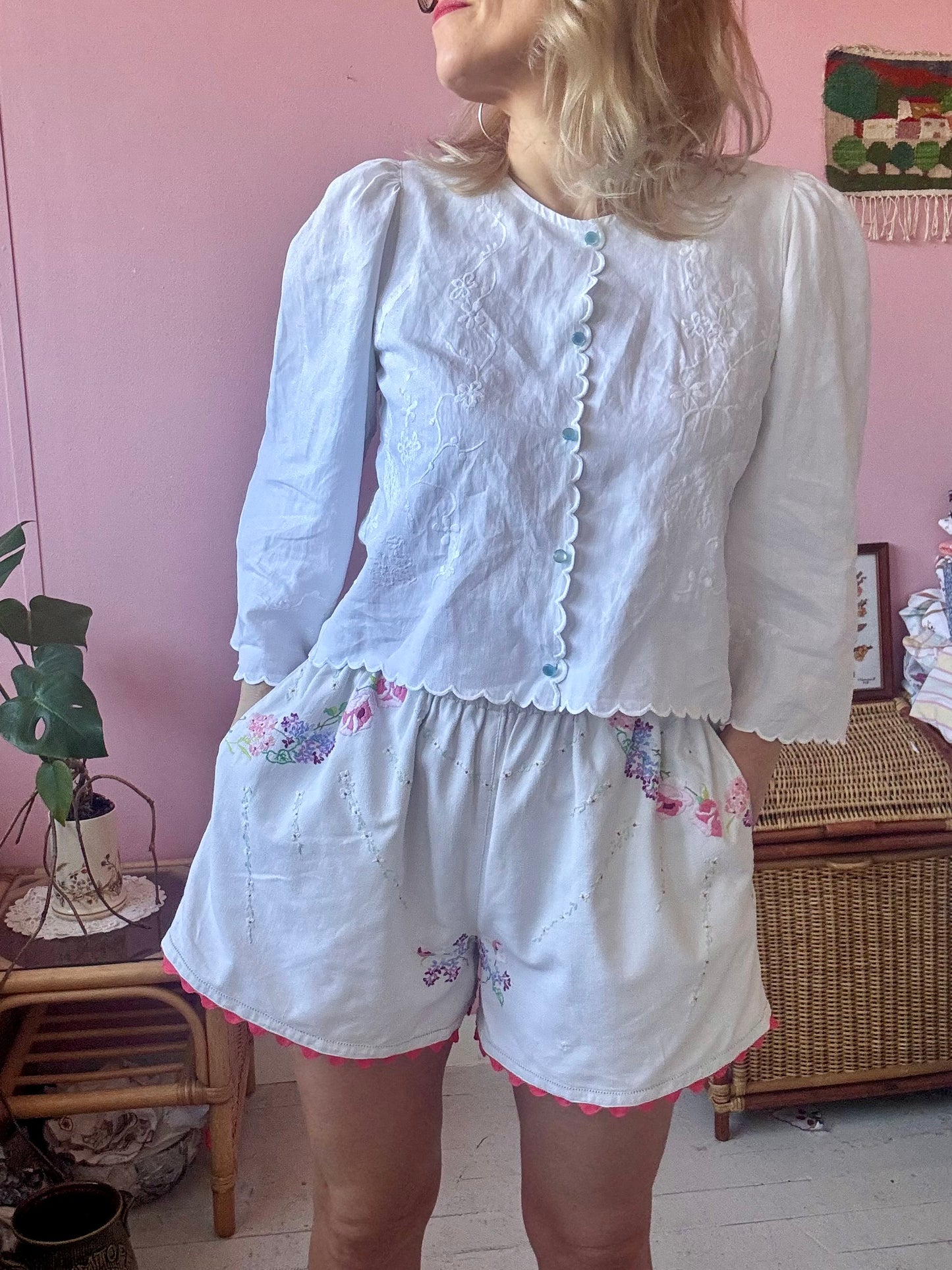 Cotton shorts with floral embroidery and ric rac