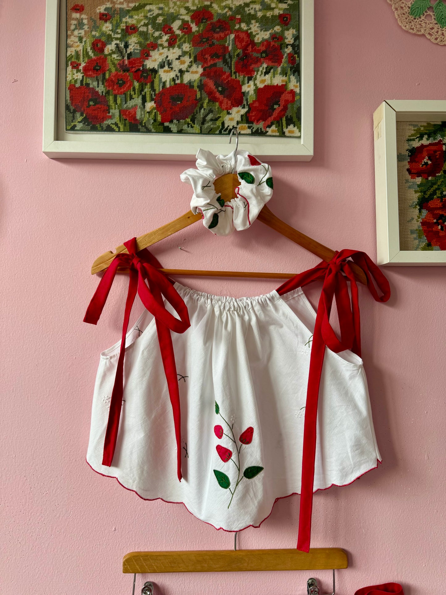 Strawberries twin set with scrunchie