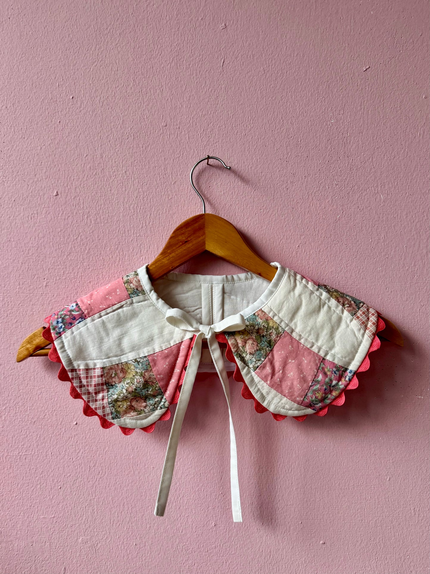 Patchwork collar with salmon ric rac