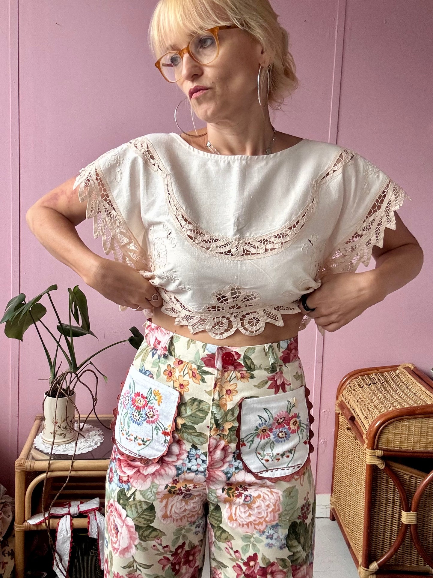 Floral trousers with embroidery pockets