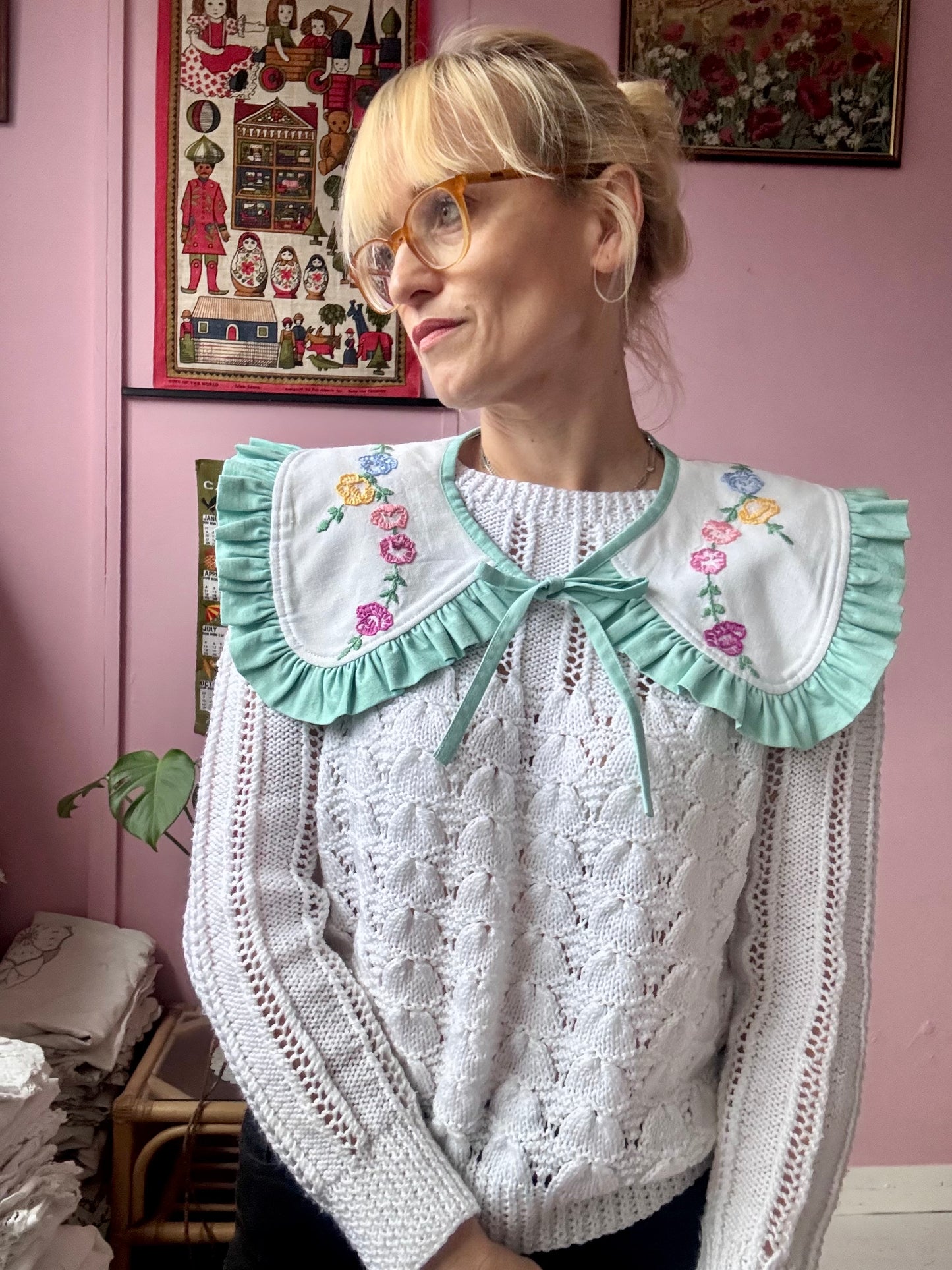 Hand embroidery floral collar with frill