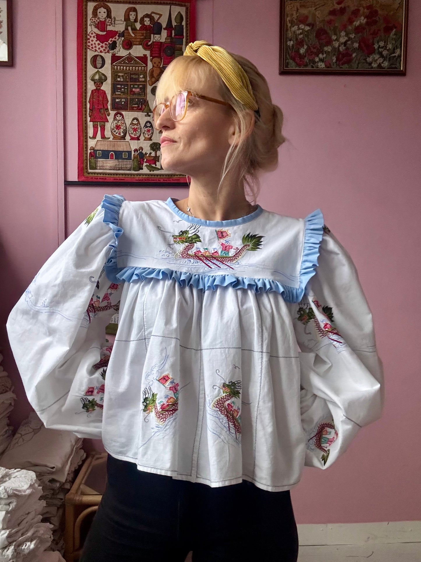Dragon embroidery blouse with blue frill