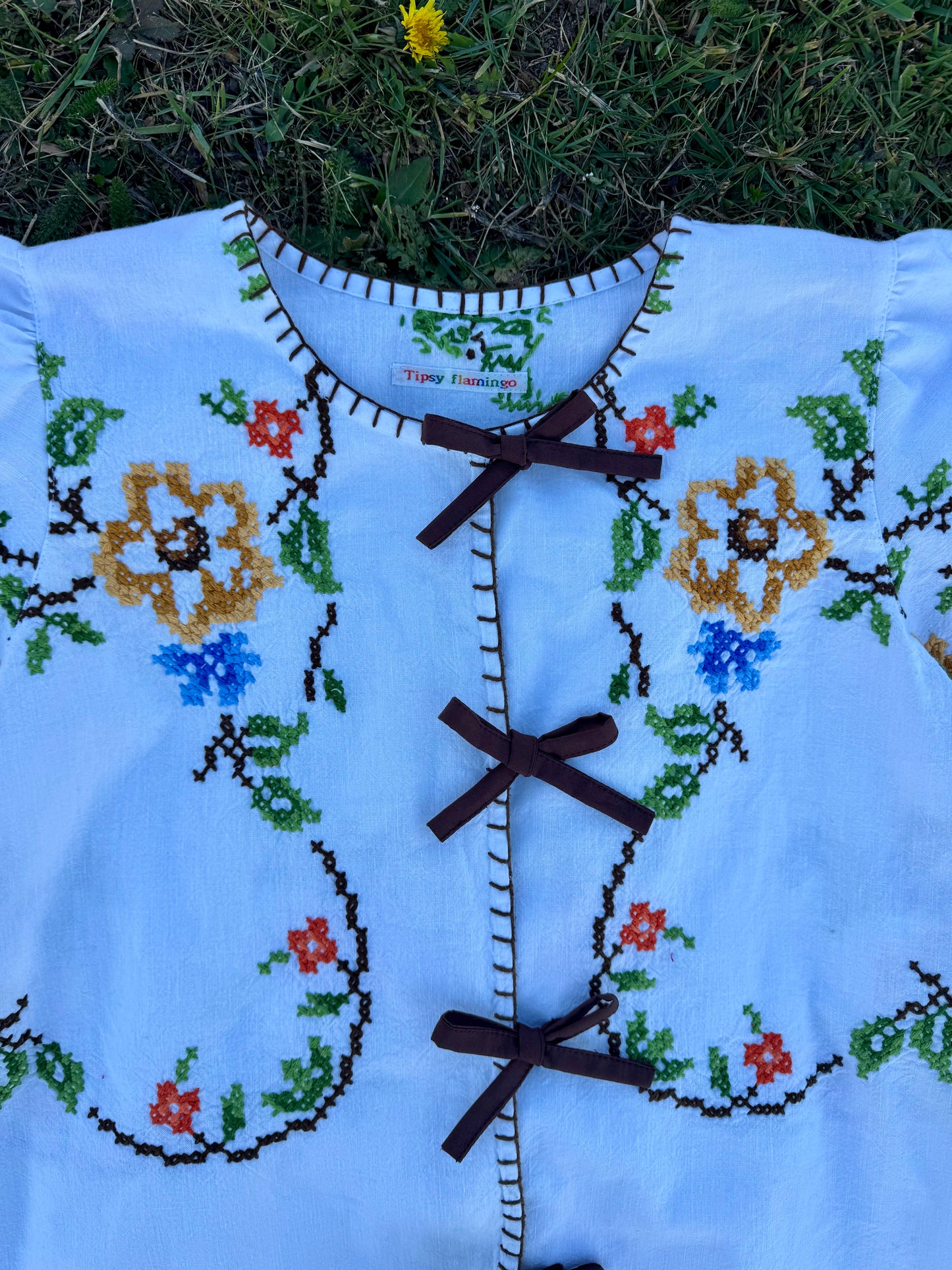 Embroidery set with brown bows