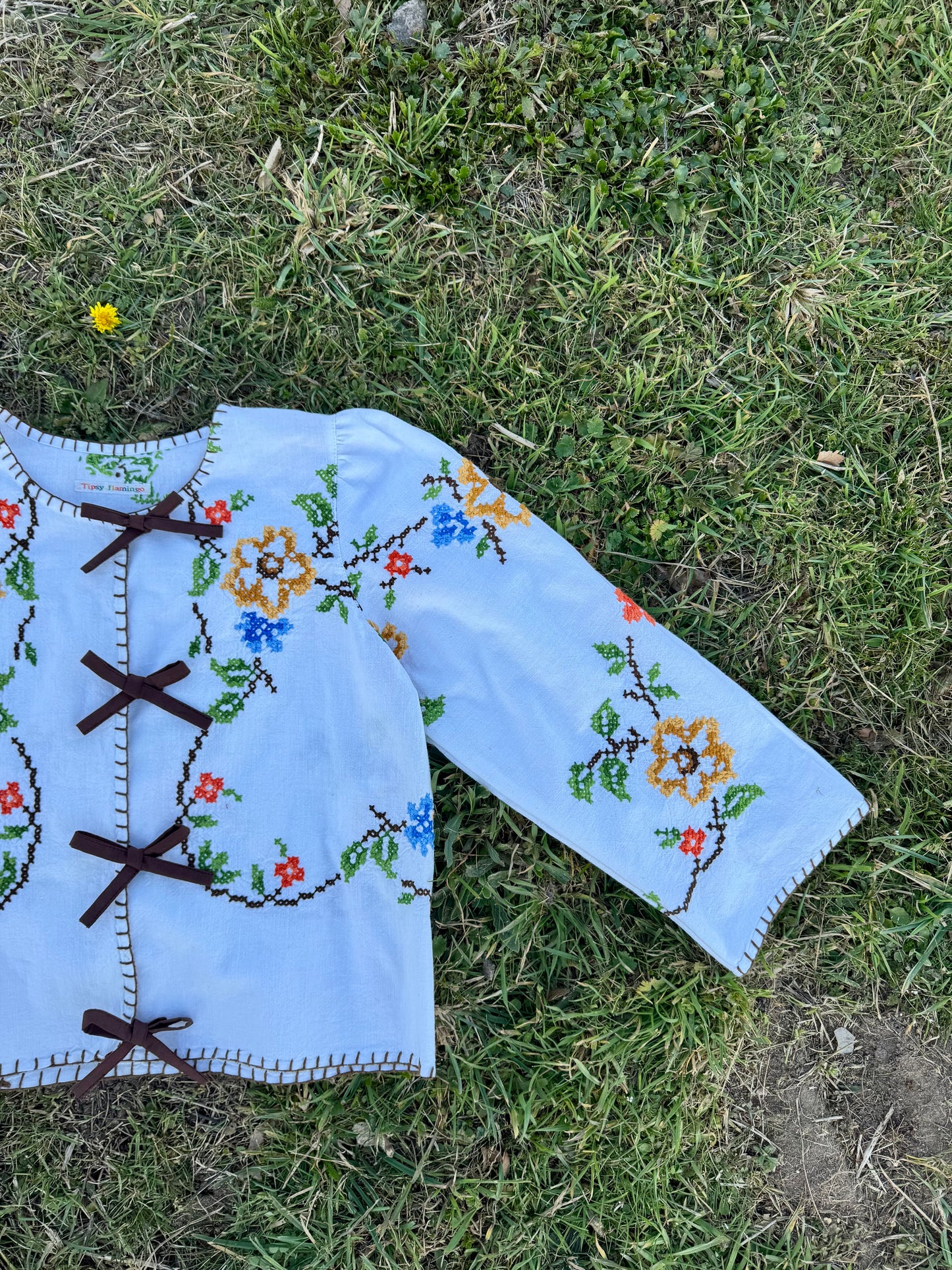 Embroidery set with brown bows