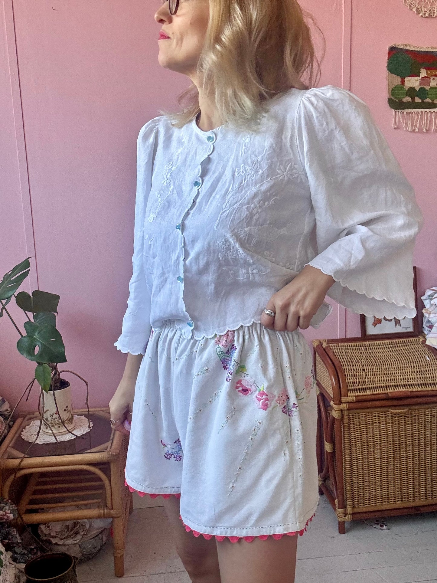 Cotton shorts with floral embroidery and ric rac