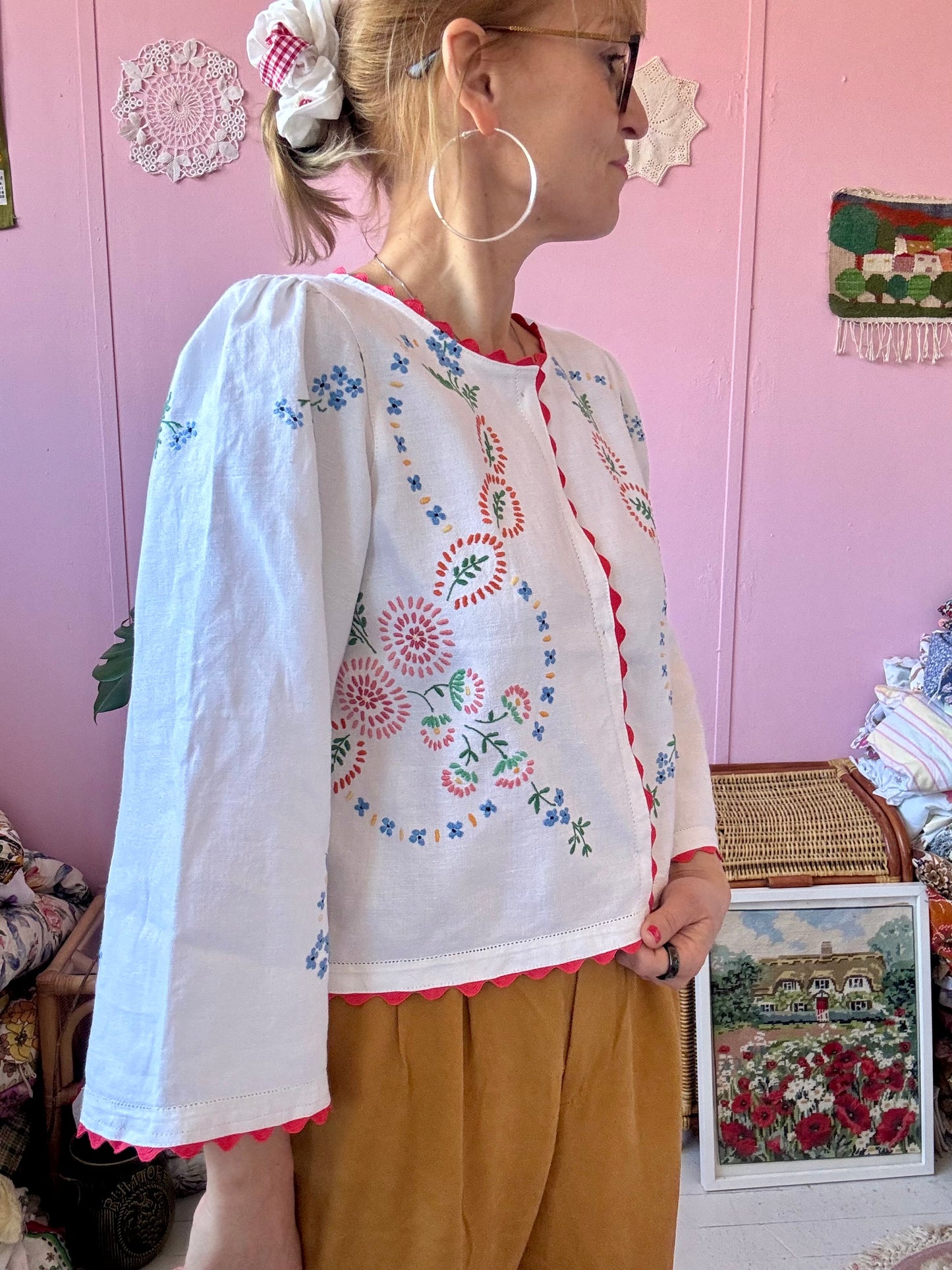 Linen floral blouse with ric rac decoration
