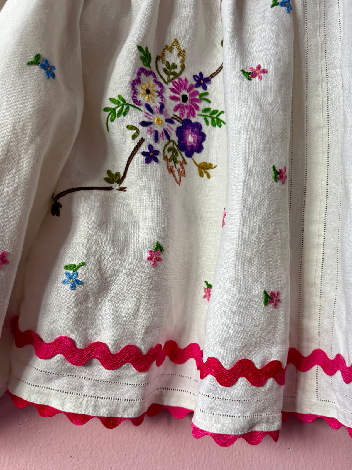 Linen floral blouse with pink ric rac