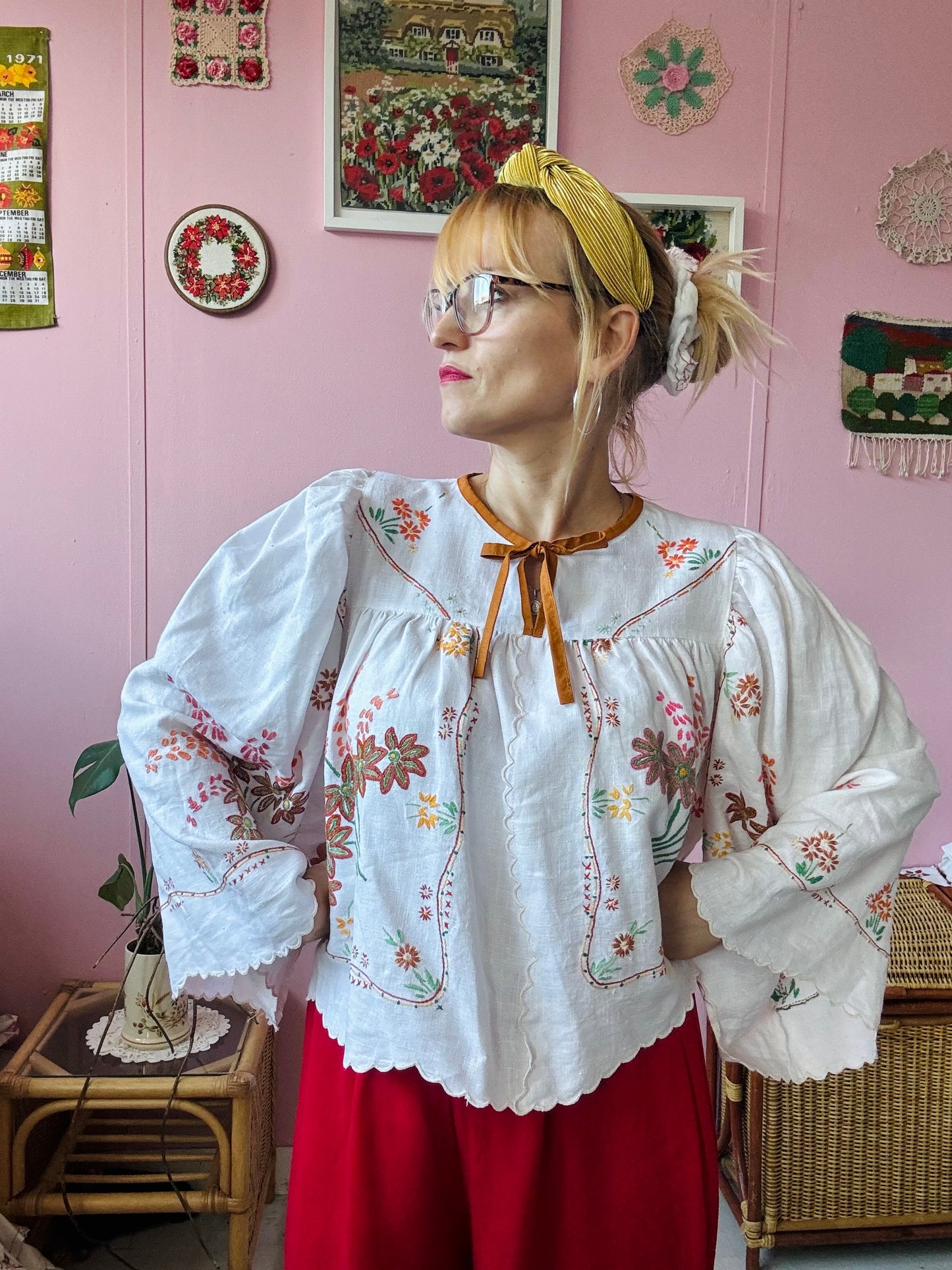 Linen blouse with floral embroidery and wide sleeves