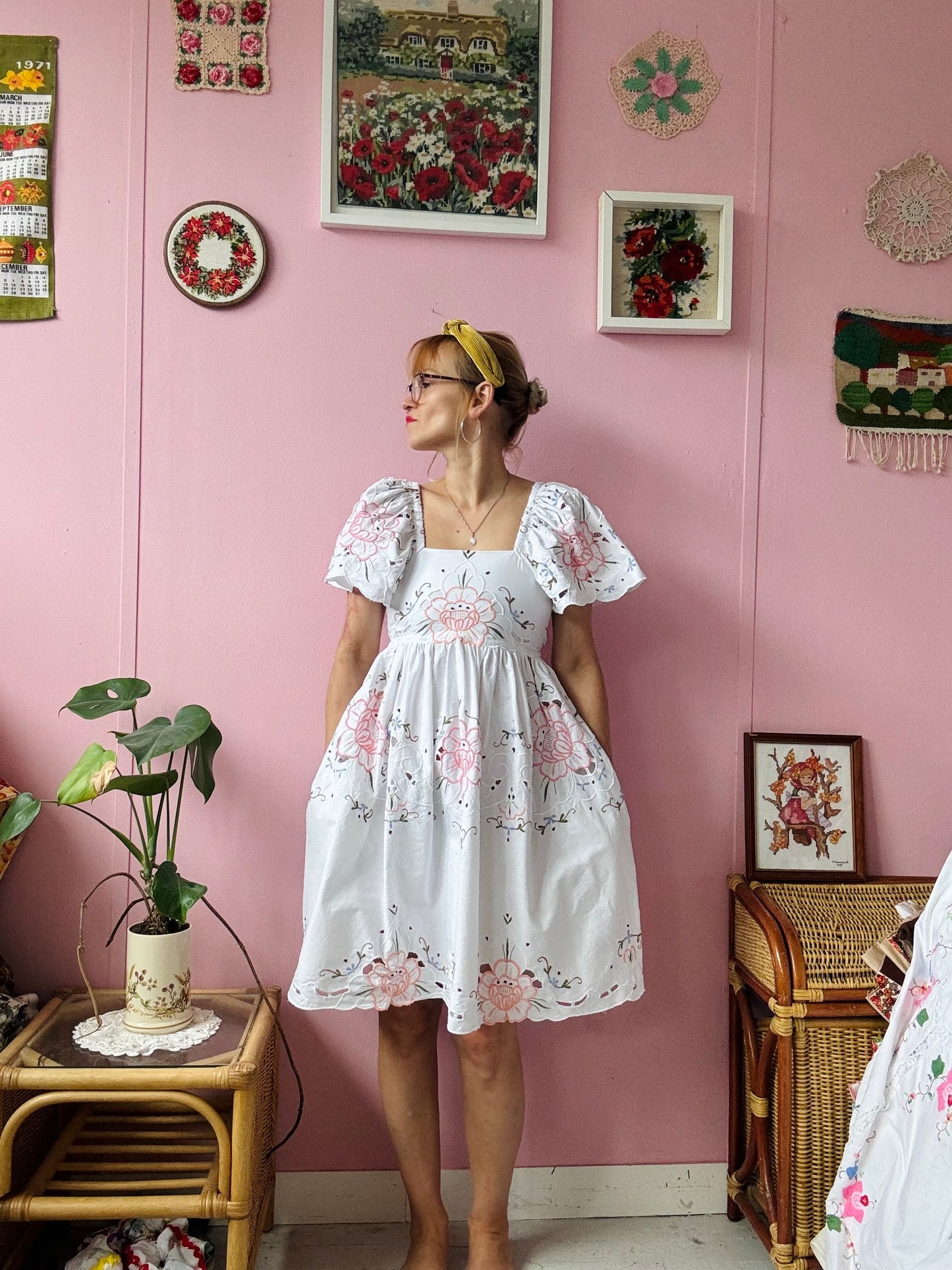 Short dress with floral cut out embroidery