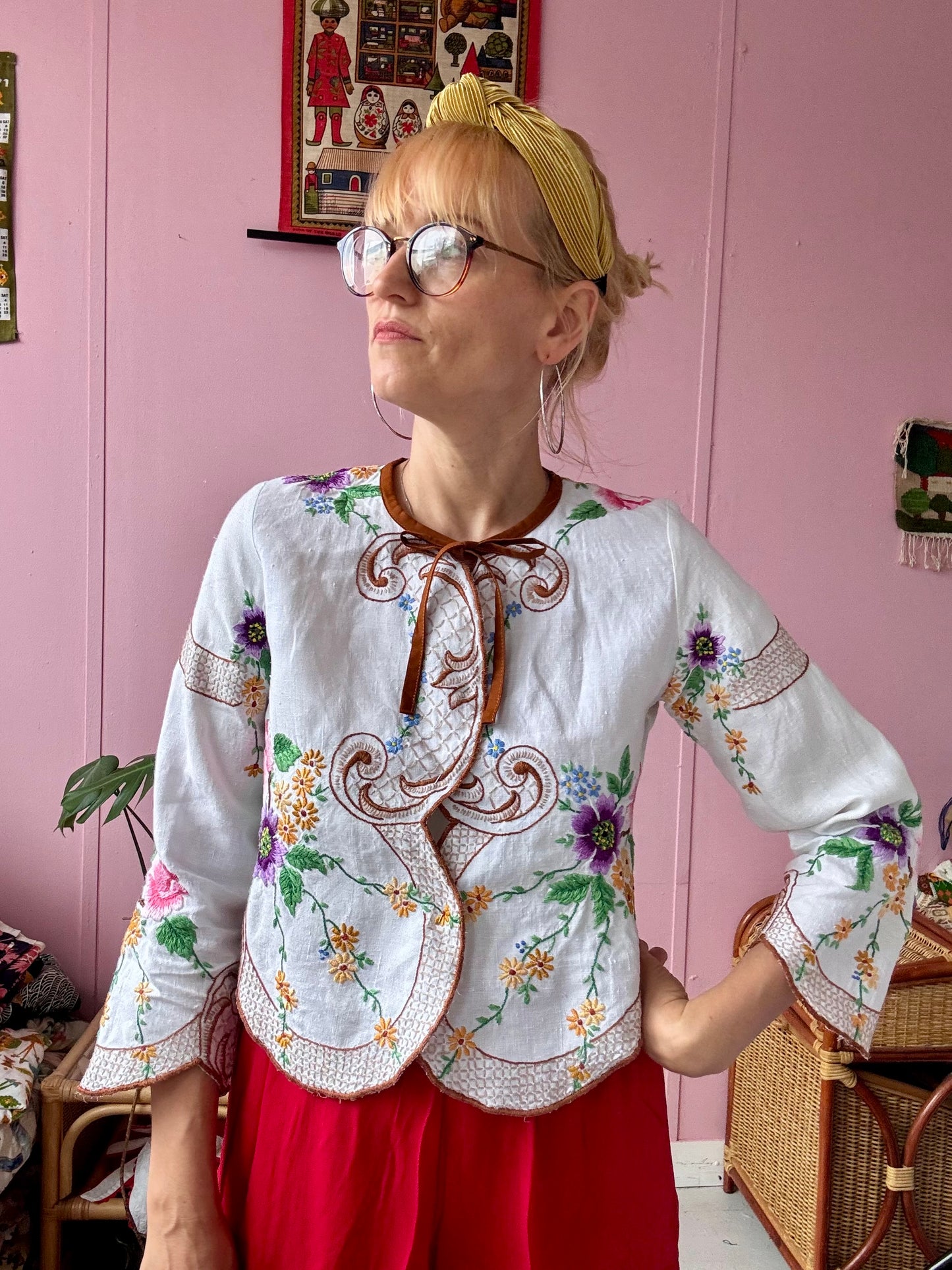 Blouse/light jacket with embroidery