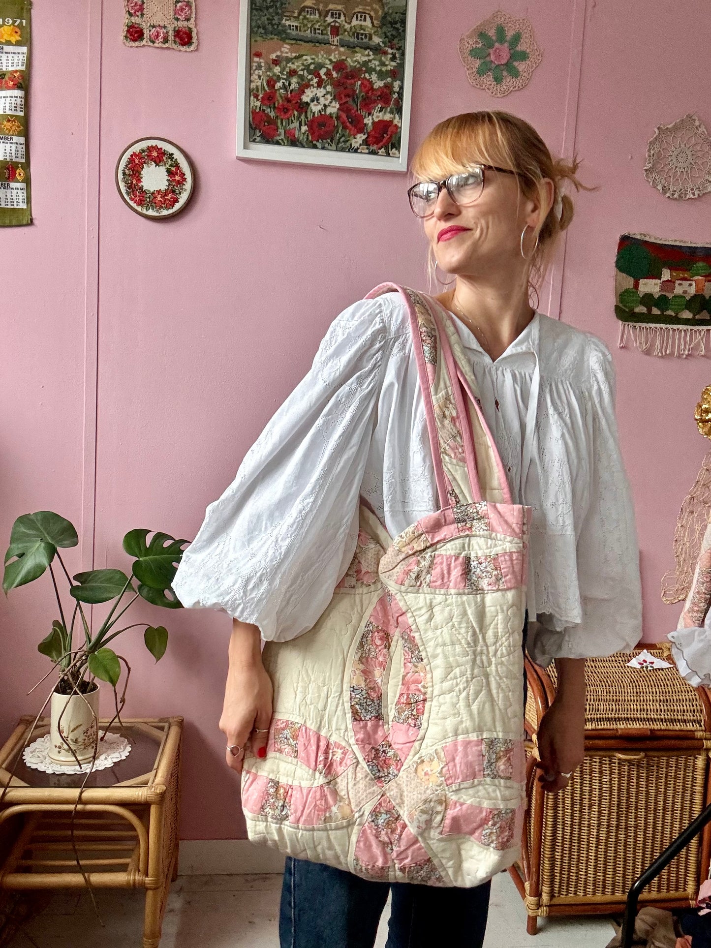 Patchwork tote bag with pink binding