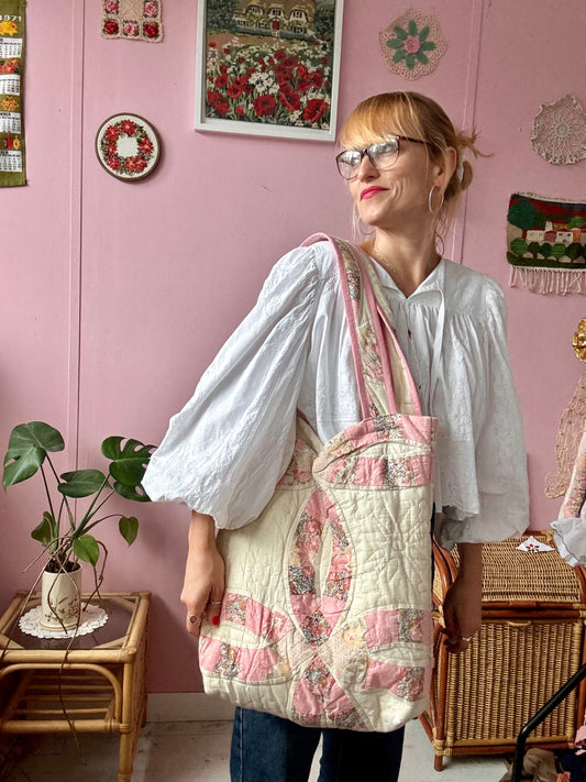 Patchwork tote bag with pink binding