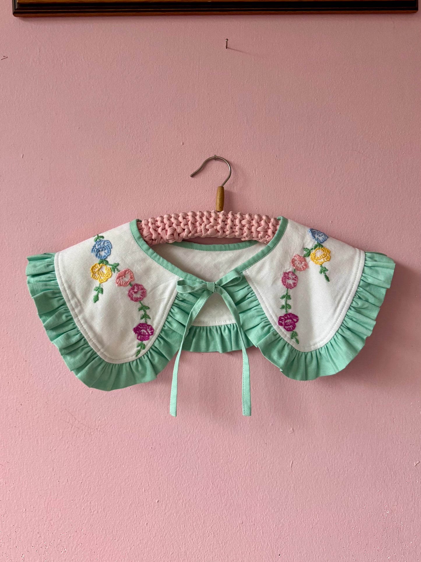 Hand embroidery floral collar with frill