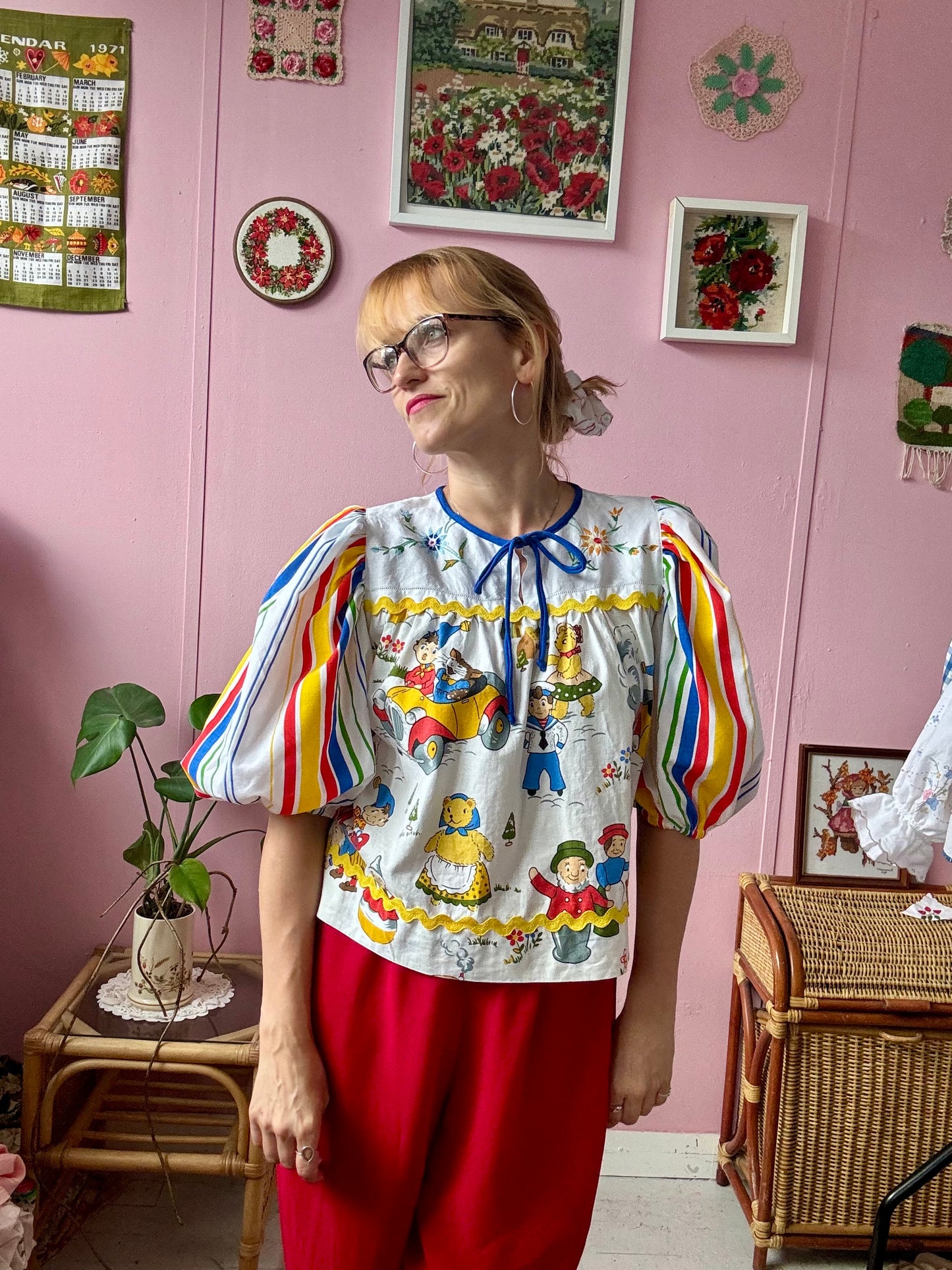 Vintage nursery print blouse with stripes sleeves