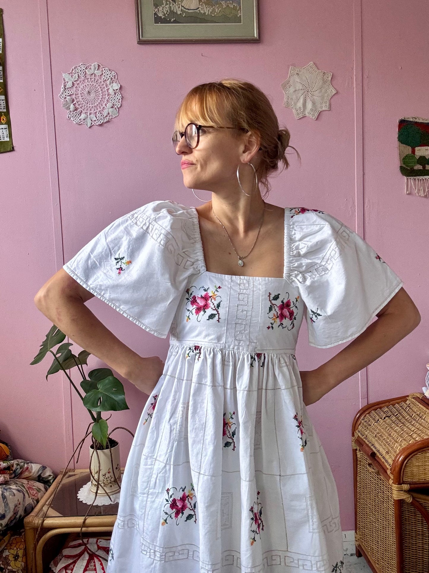 Roses embroidery short dress