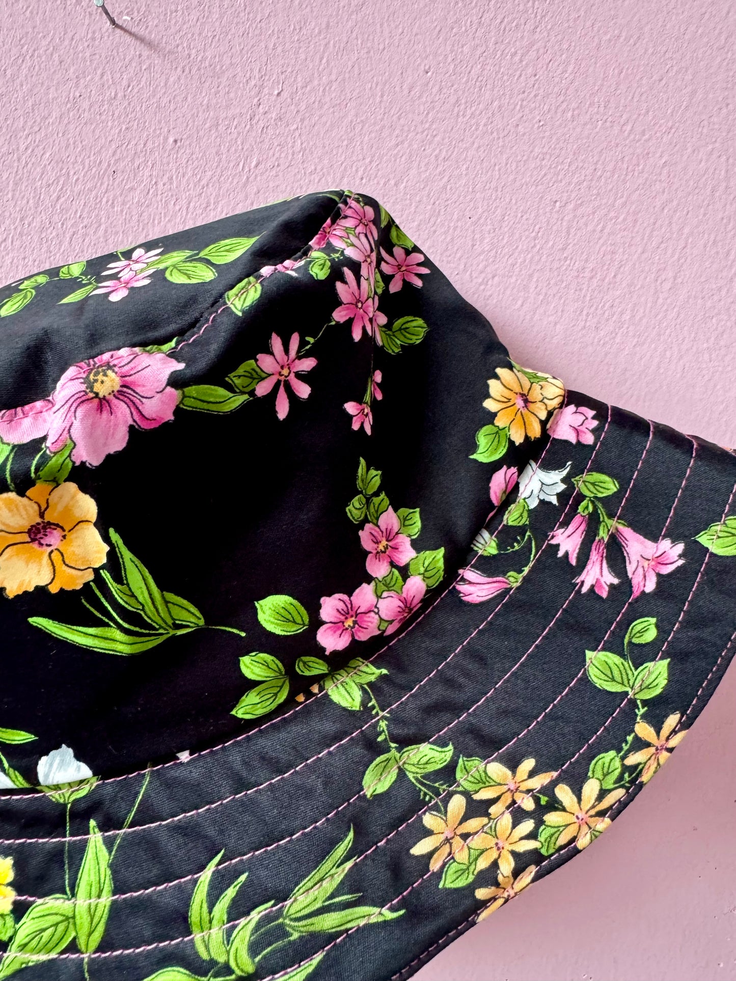 Floral bucket hat with pink stitching