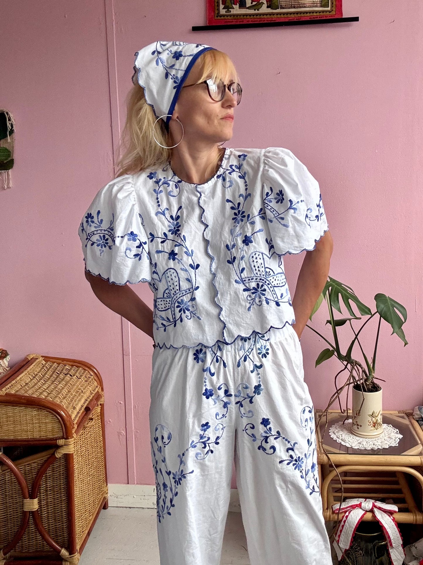 Blue floral embroidery trousers set