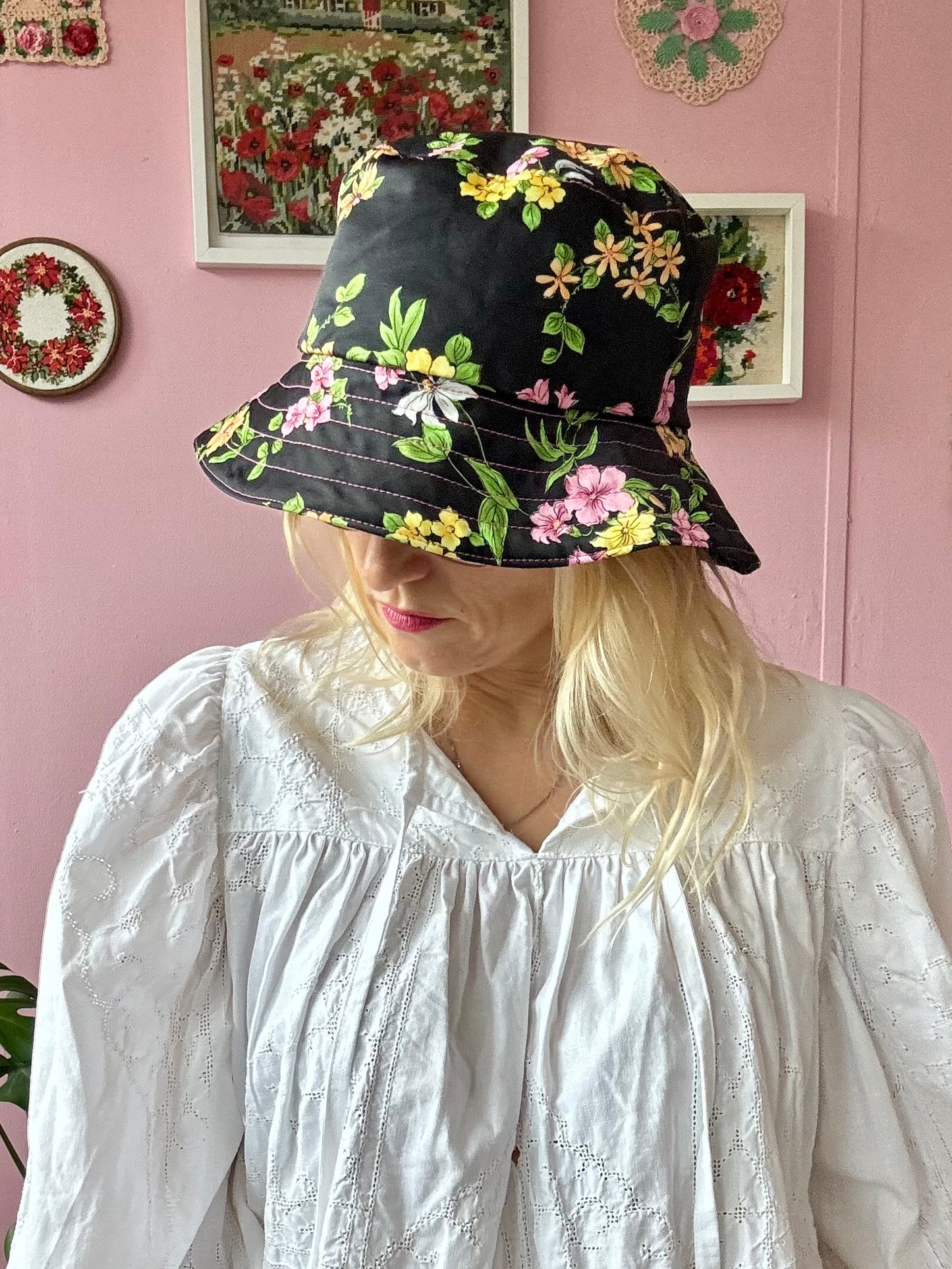 Floral bucket hat with pink stitching