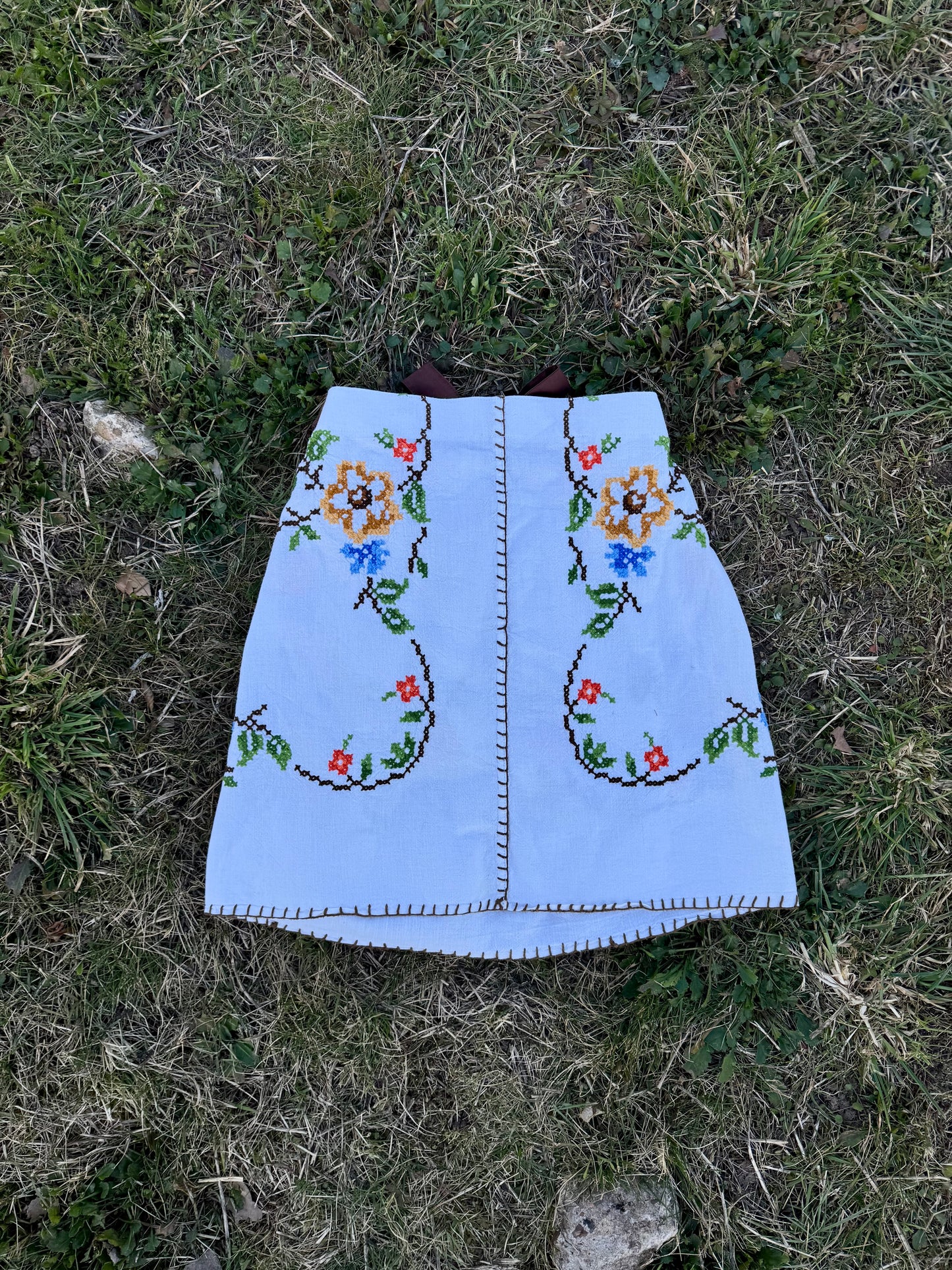 Embroidery set with brown bows