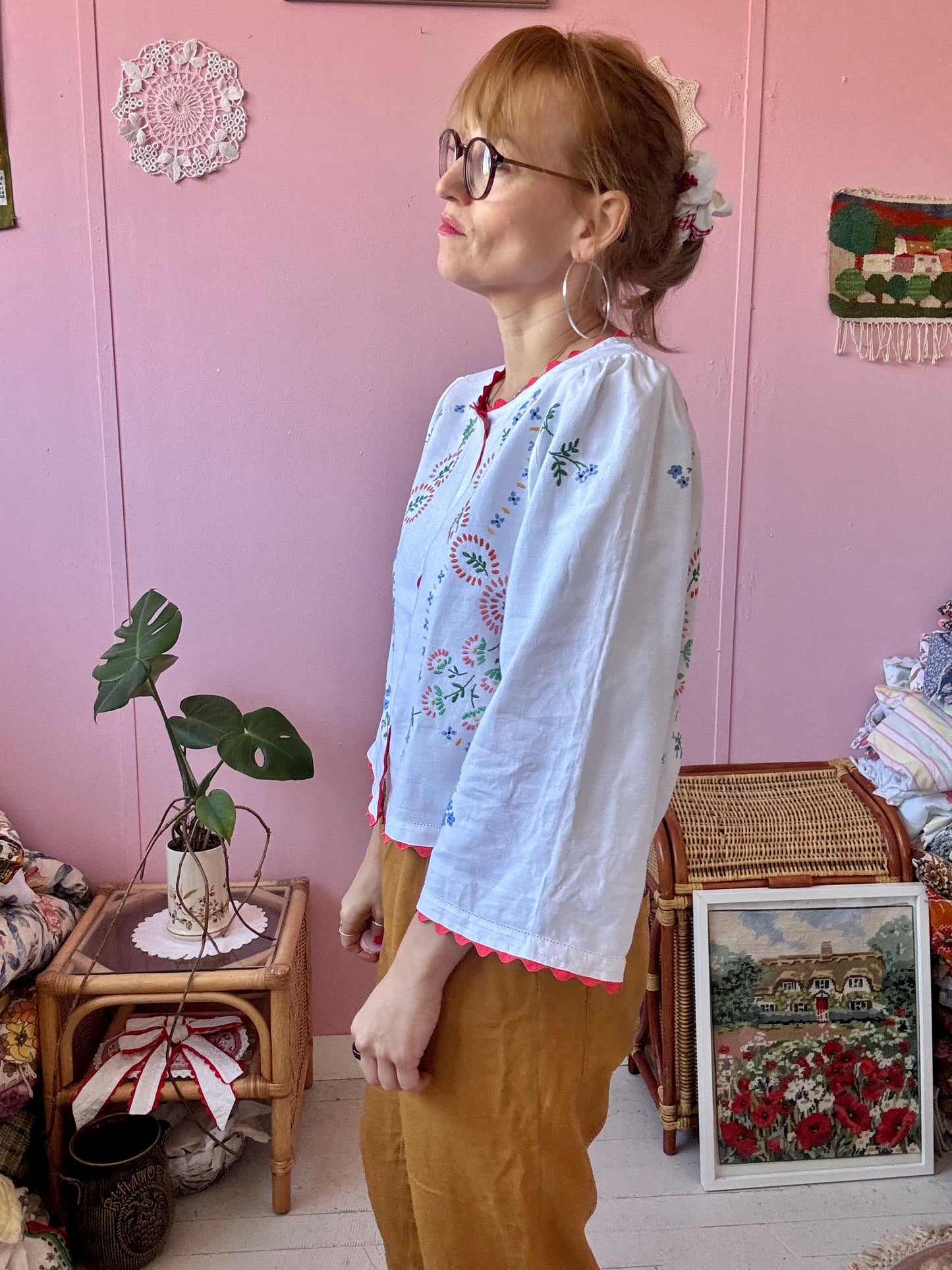 Linen floral blouse with ric rac decoration