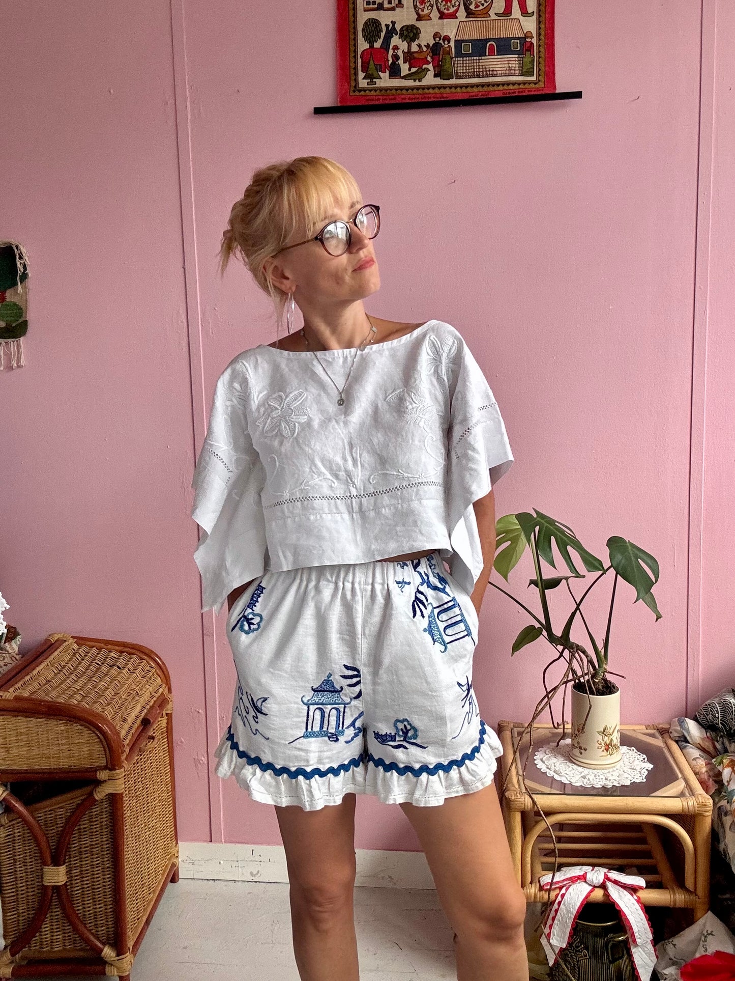 White shorts with frill