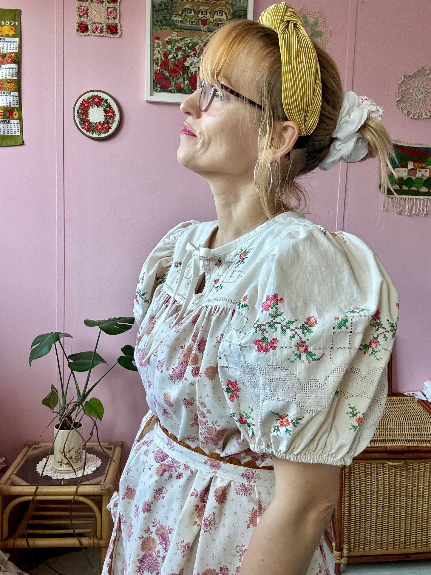 Floral and embroidery midi dres