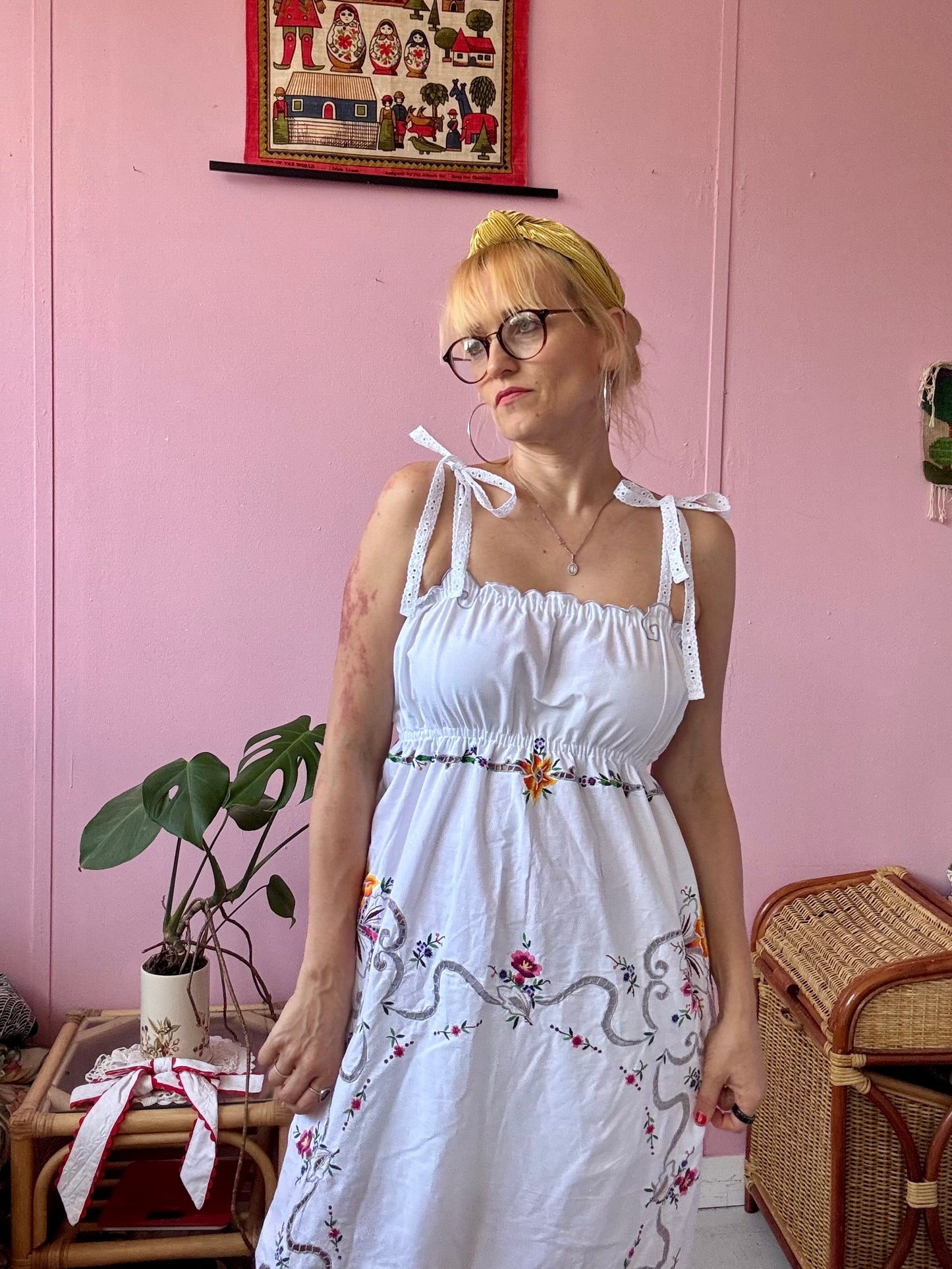 Maxi dress with embroidery