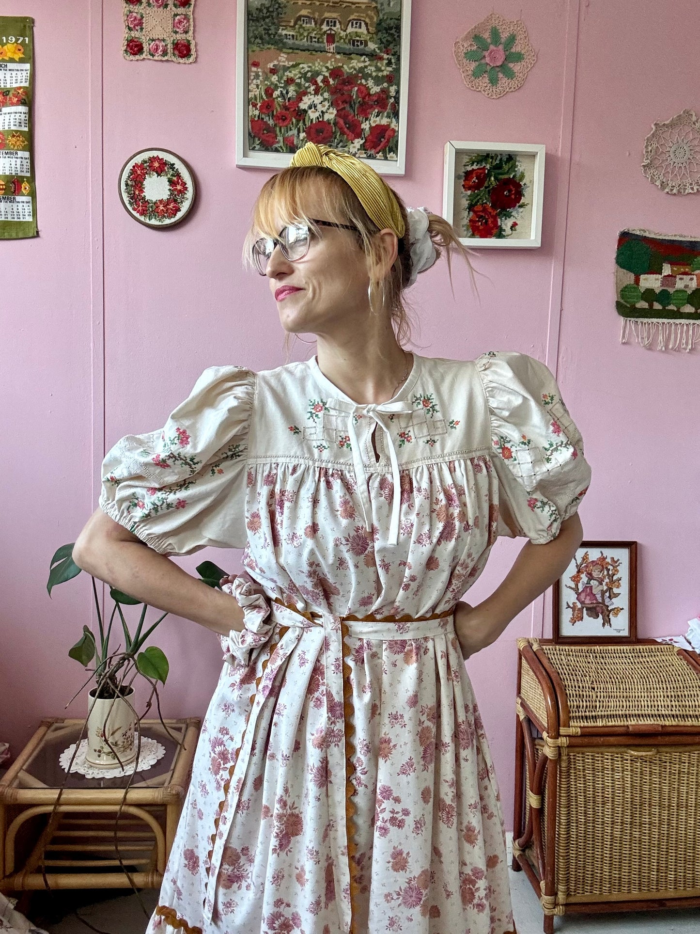 Floral and embroidery midi dres