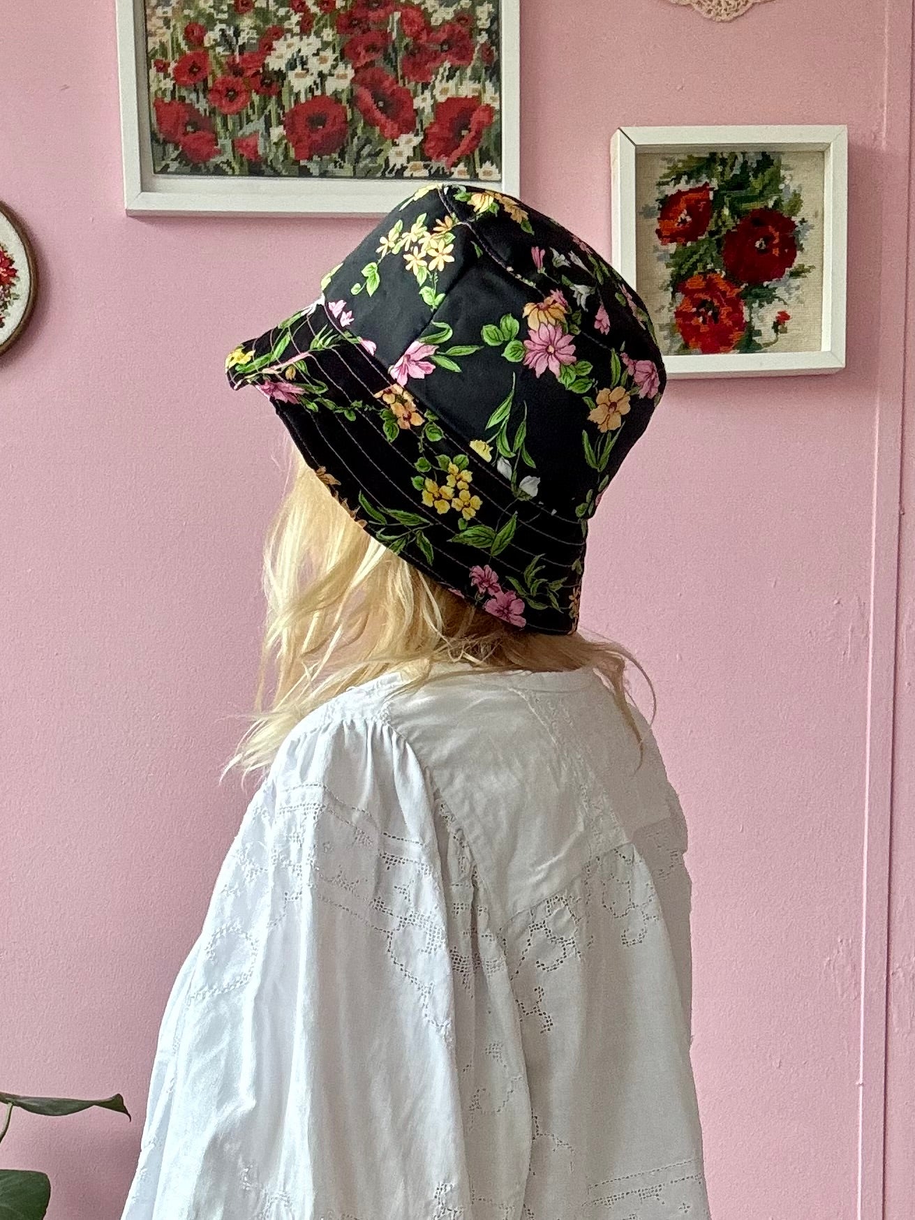 Floral bucket hat with pink stitching